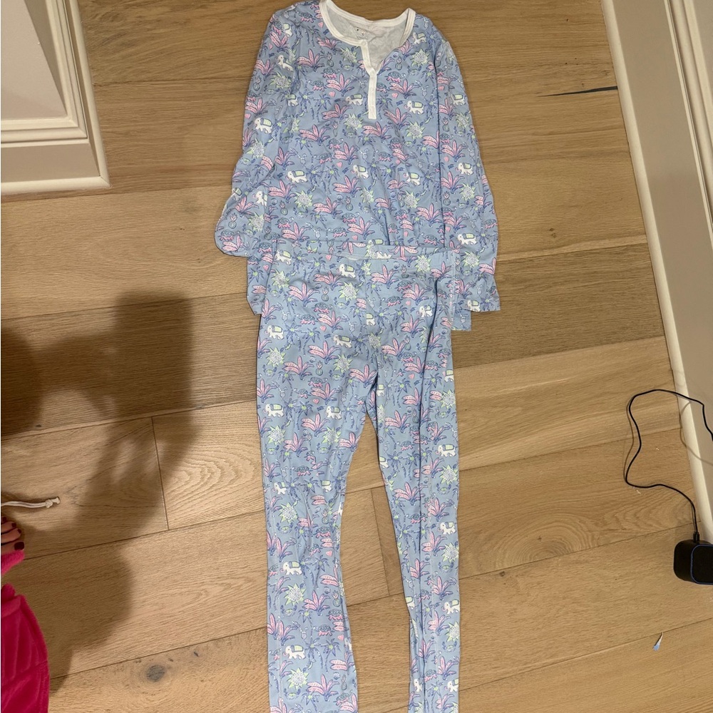 Roller rabbit pajama set - Picture 2 of 4